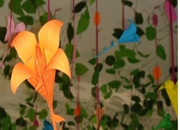 幼儿园环境布置吊饰：百合花