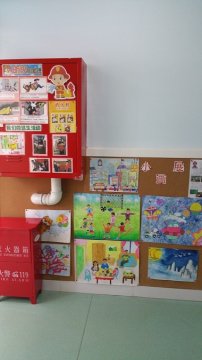 幼儿园环境布置：楼梯/走廊——幼儿作品展