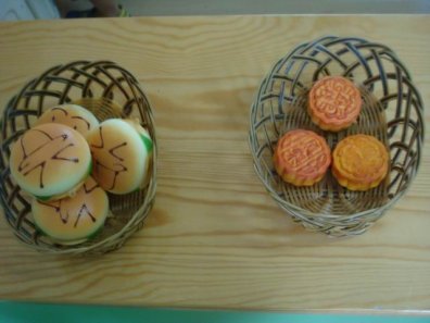 幼儿园活动区布置:娃娃家——汉堡包、月饼