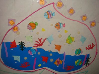 幼儿园环境布置楼道：幼儿作品展