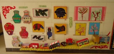 幼儿园环境布置楼道：幼儿作品展