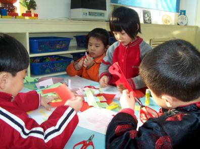 幼儿园区角布置：美工区13